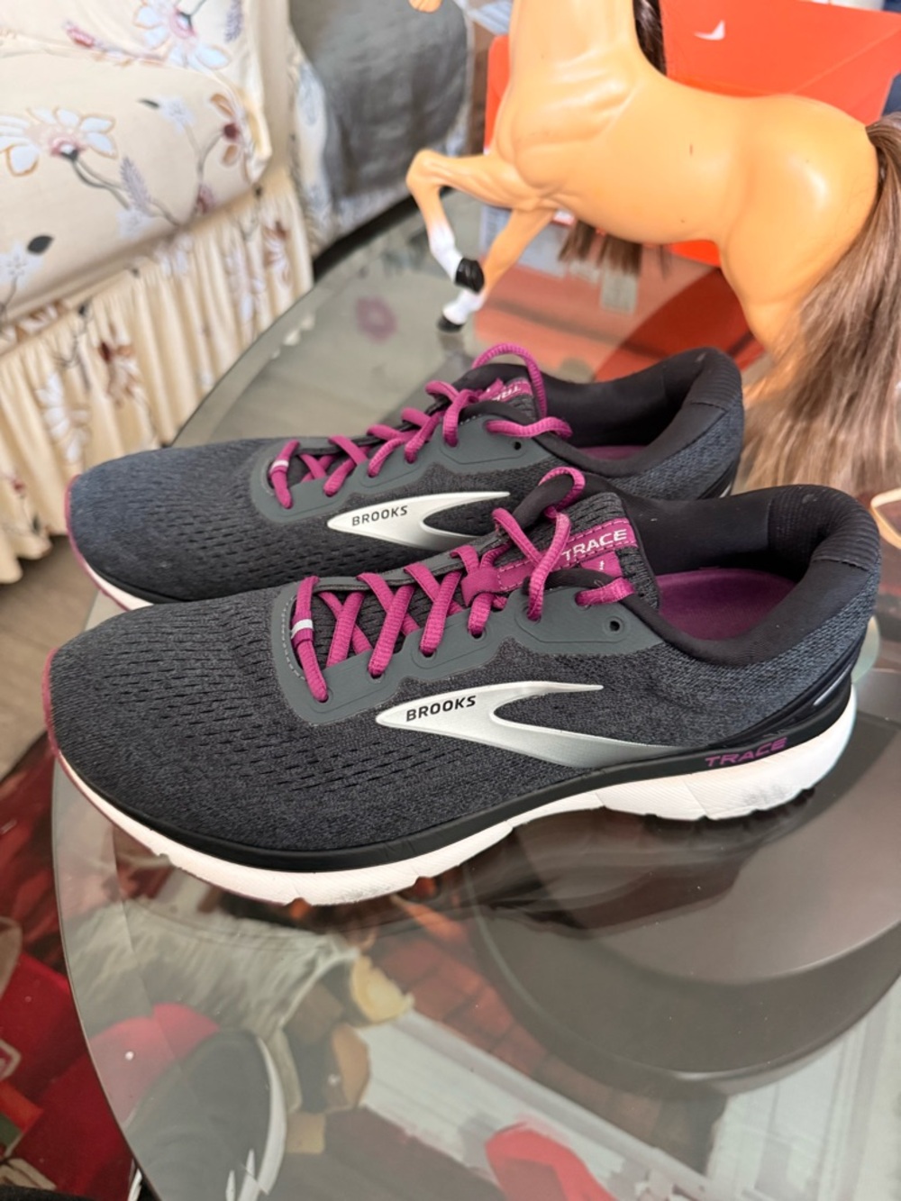 Brooks Women's Black and Pink/ Magenta Running Shoes - Picture 6 of 16